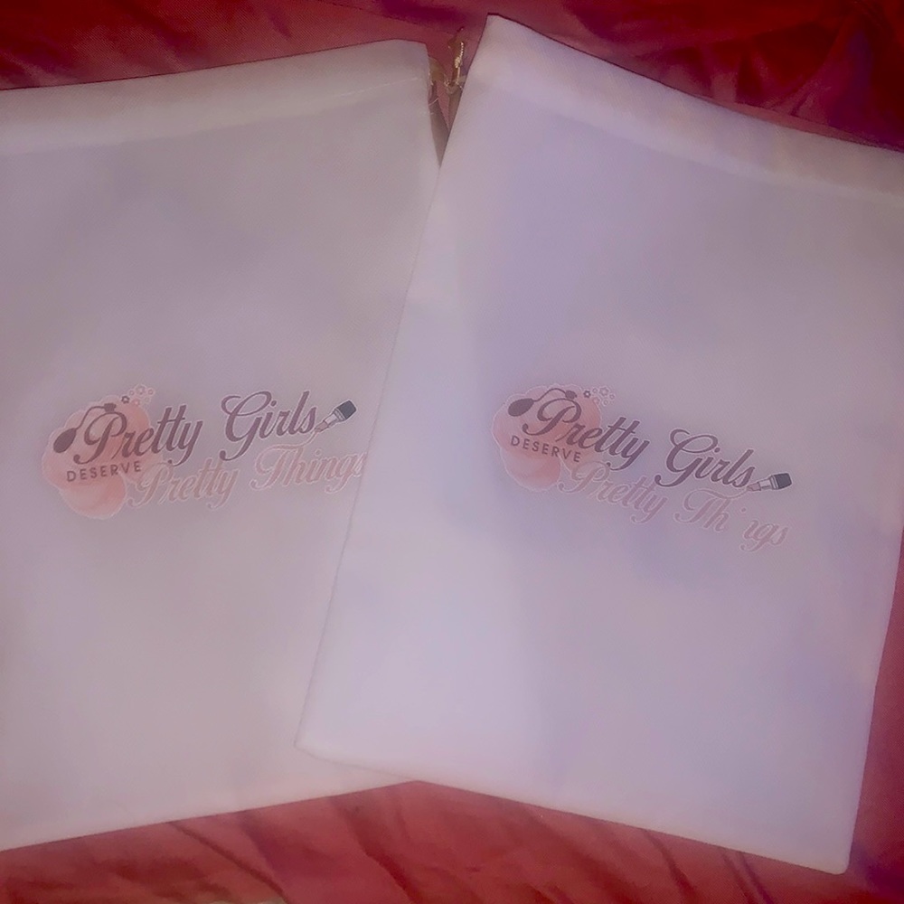 Pretty Girls Travel Laundry Bags💕